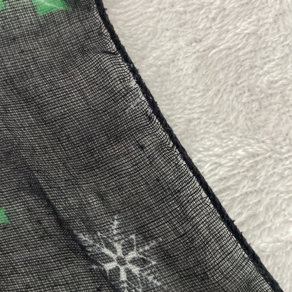 Black mistletoe and snowflakes sheer scarf - Picture 15 of 17